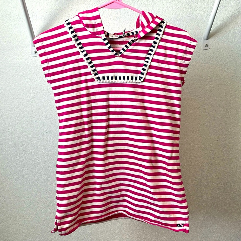 Girls size small (7-8) Vineyard Vines swim coverup.